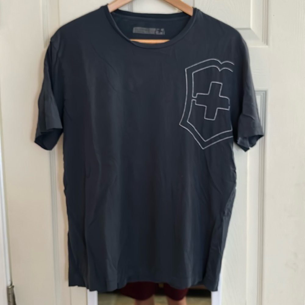Navy large cross Victorinox T-shirt